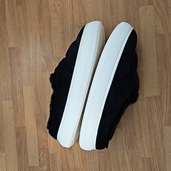 Slippers - Picture 4 of 11